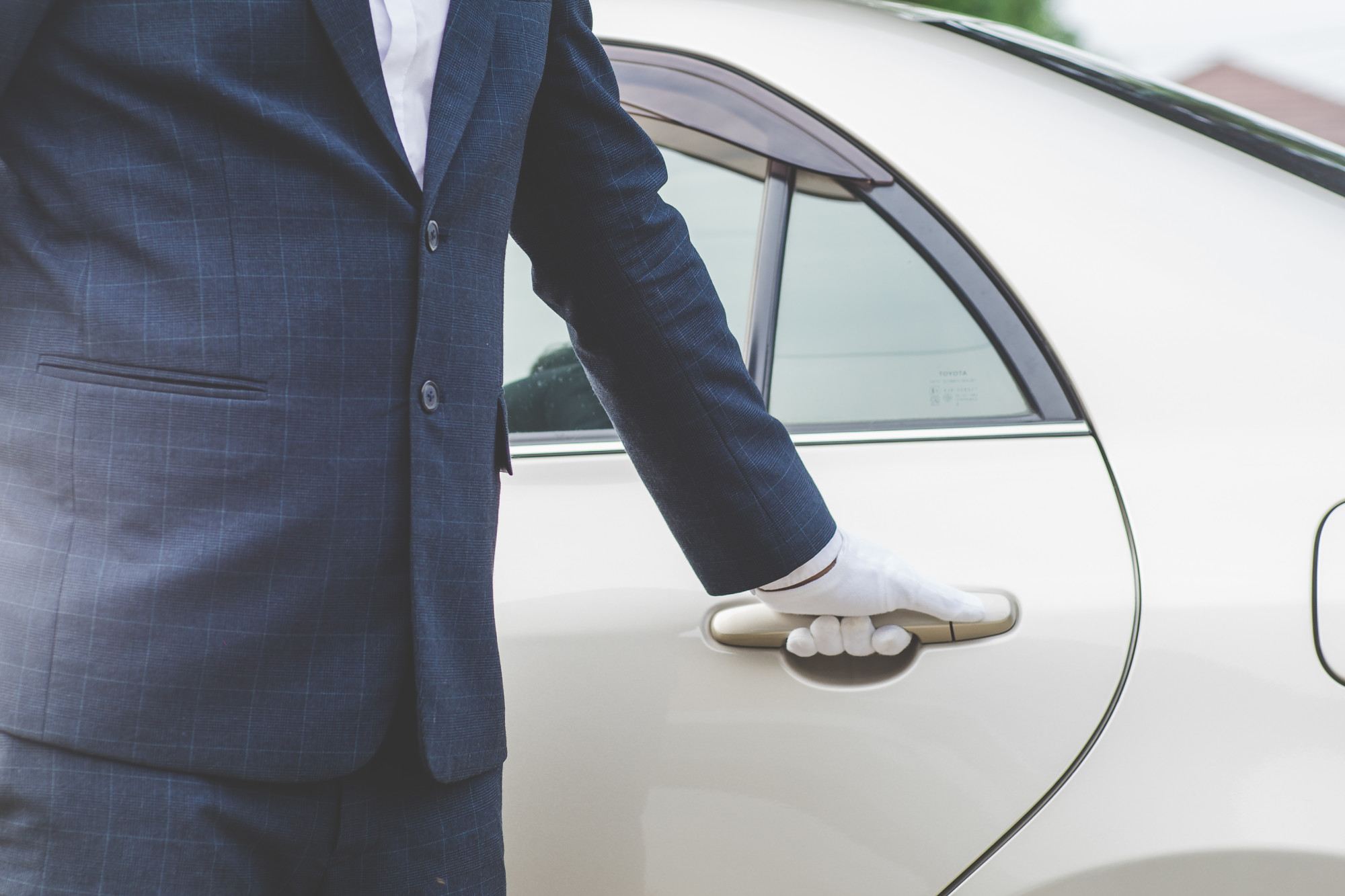 Car Chauffeured Services for Airport Transportation