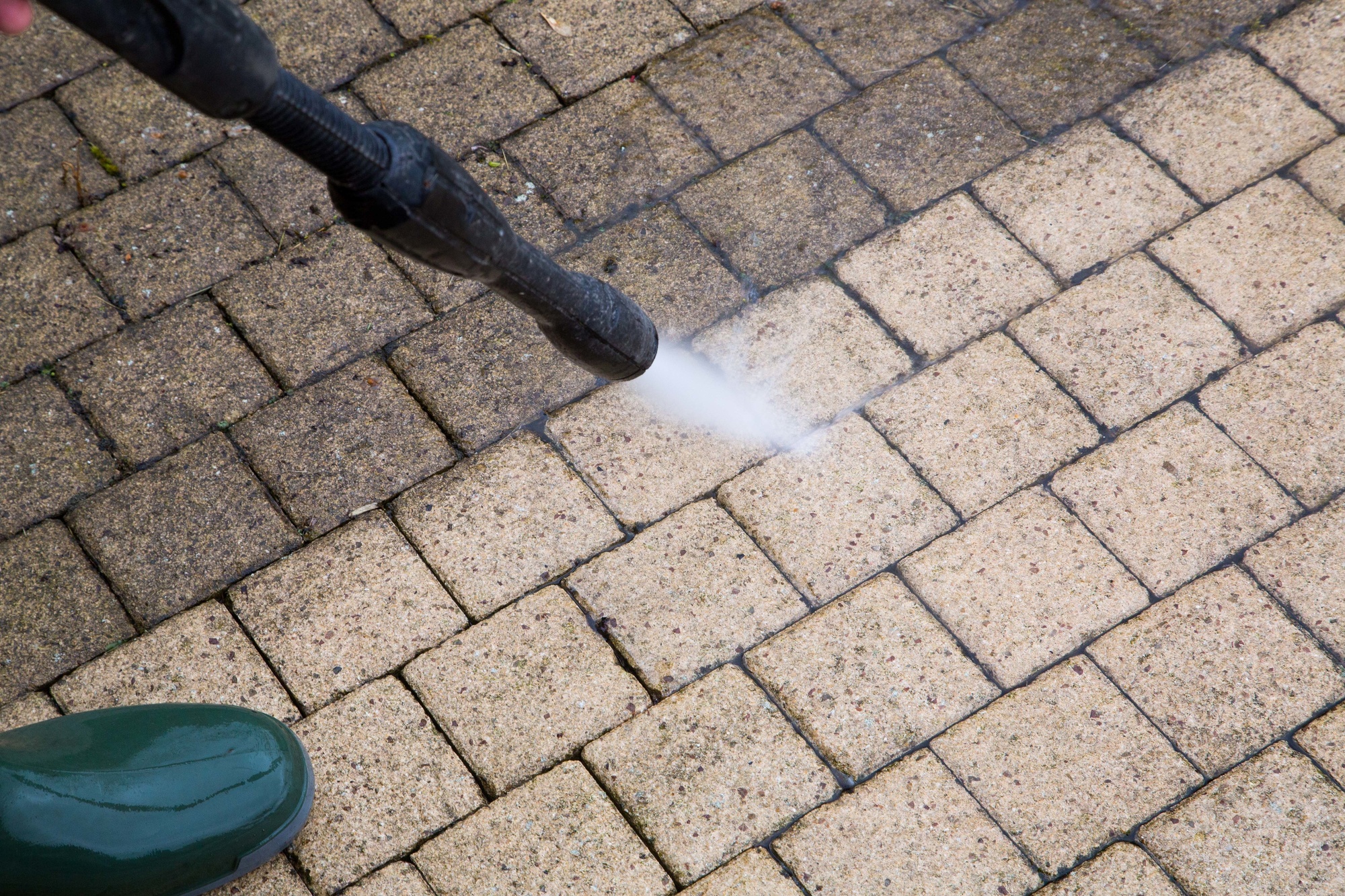 Hiring Professional Pressure Washing Services
