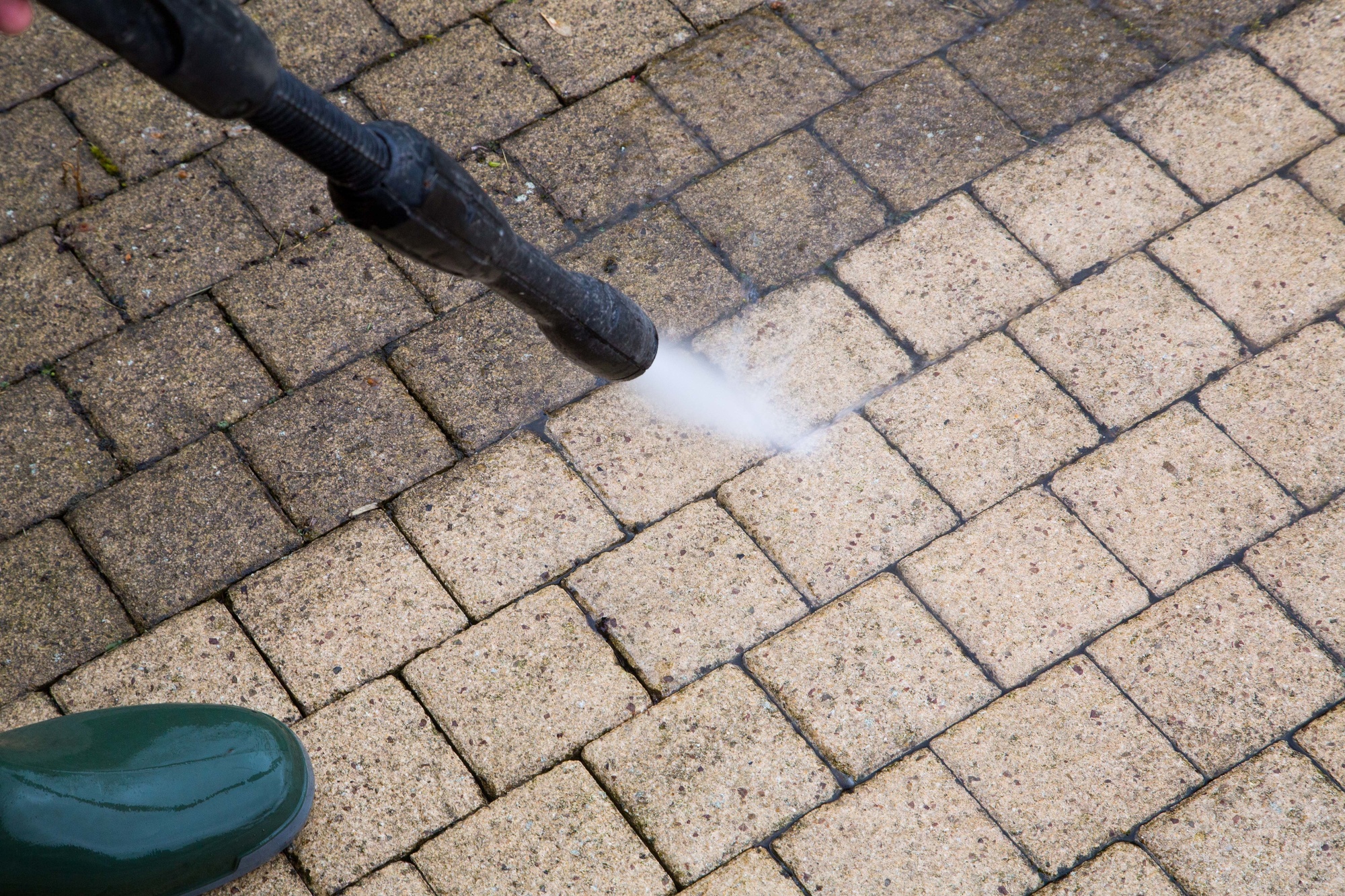 Hiring Professional Pressure Washing Services